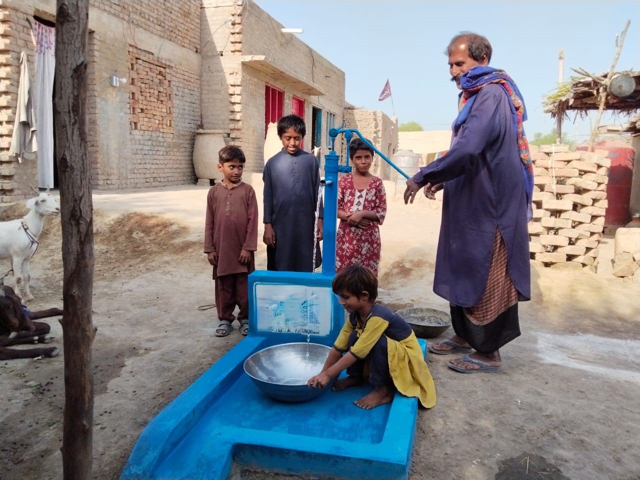 Shallow hand pumps